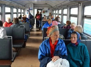 Свердловские пенсионеры смогут ездить на электричках за полцены в дачный сезон