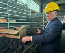 В Баранчинском запустили производство экологичного топлива из отходов деревообработки