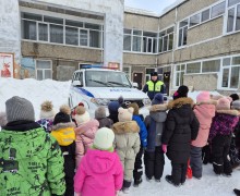 Сотрудники Госавтоинспекции провели урок безопасности для дошколят