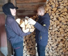 Студенты Баранчинского техникума оказали помощь пожилым людям 