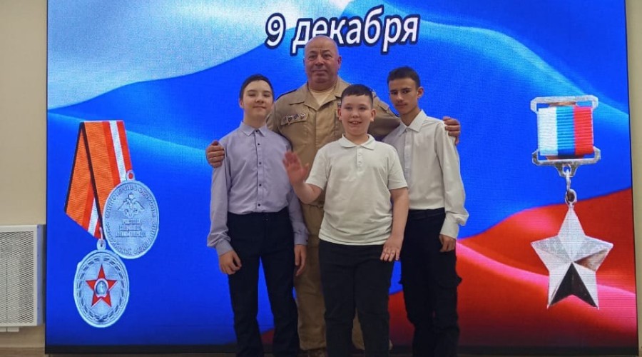 9 декабря в 4 школе состоялся торжественный концерт, посвящённый Дню Героев Отечества.