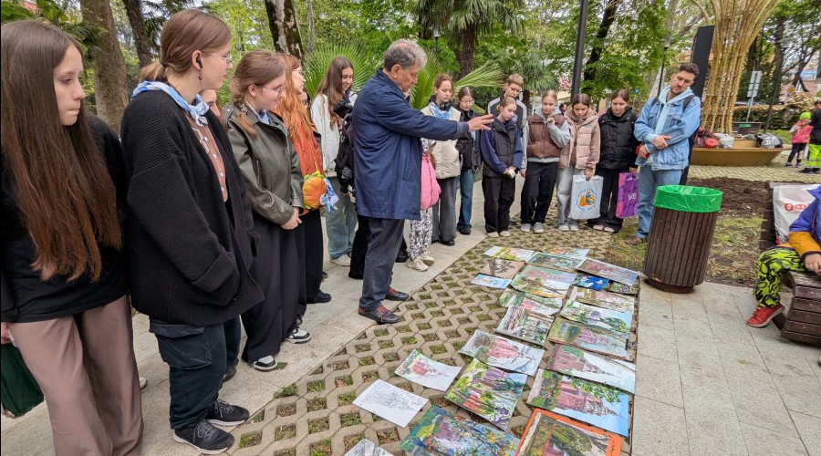 Ученики Кушвинской ДХШ на 22 Международном Арт-кампусе в Сочи. 
