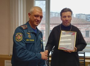 Областная награда настоятелю кушвинского Храма Во имя Святителя Спиридона, епископа Тримифунтского иерею Илье Глебову