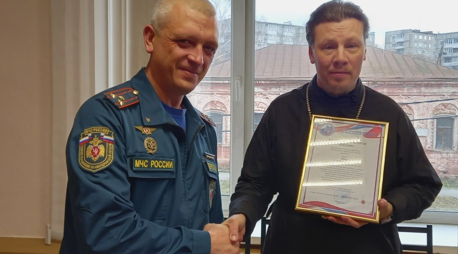 Областная награда настоятелю кушвинского Храма Во имя Святителя Спиридона, епископа Тримифунтского иерею Илье Глебову