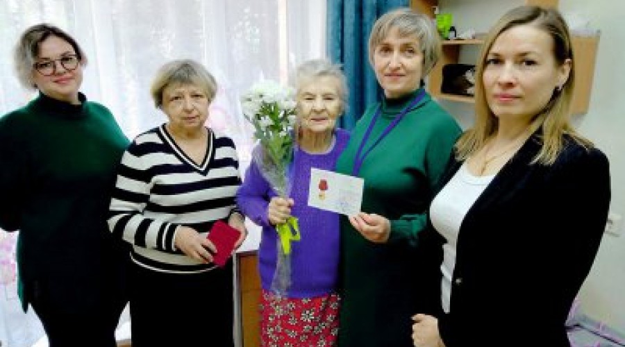 В Верхней Туре стартовало вручение наград в честь 80-летия Великой Победы.