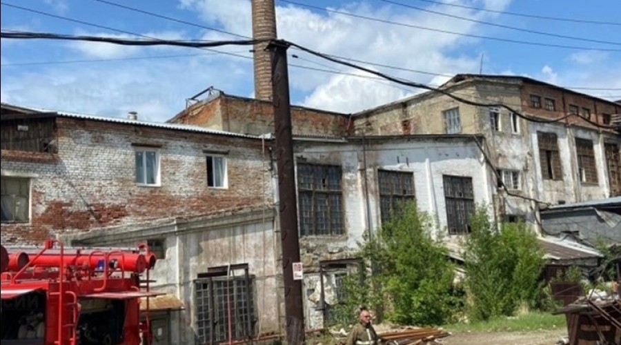 В Новой Ляле произошел пожар на территории целлюлозно-бумажного комбината.