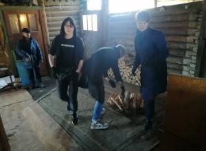 Студенты Баранчинского техникума оказали помощь пожилым людям 