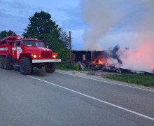 В Верхней Баранче ночью горел частный дом на главной улице