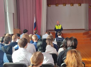 Госавтоинспекторы провели беседы по профориентации для старшеклассников