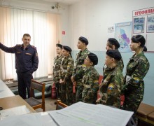 Росгвардейцы поздравили курсантов «Беркута-Спасателя» с наступающим праздником