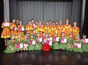 Блестят на небе звезды и водят хоровод. Под Новый год. 