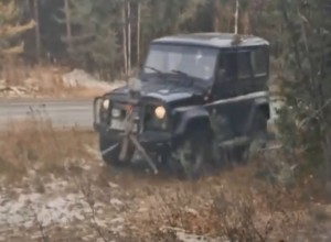 На Серовском тракте водитель УАЗа снес 4 камеры-треноги
