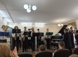 Юные кушвинские музыканты провели праздничный концерт «Была весна — весна Победы»