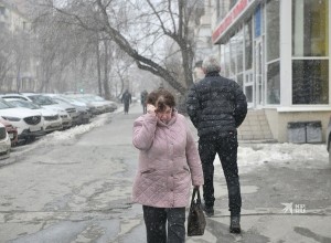 МЧС предупредило уральцев о сильном ветре и мокром снеге Также на дорогах появится гололед
