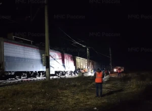 На станции Кушва в Свердловской области с путей сошел электровоз грузового поезда