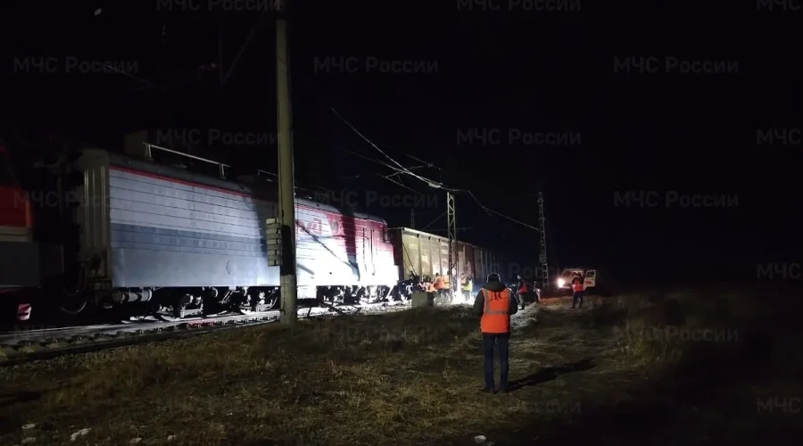 На станции Кушва в Свердловской области с путей сошел электровоз грузового поезда