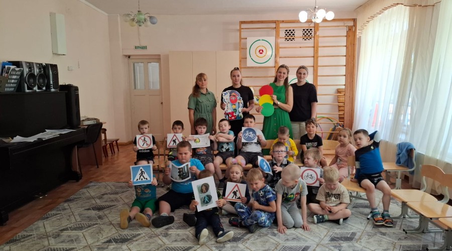 День светофора: Воспитание культуры дорожного движения с детства