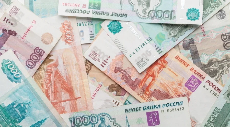 Кто в мае получит зарплату досрочно