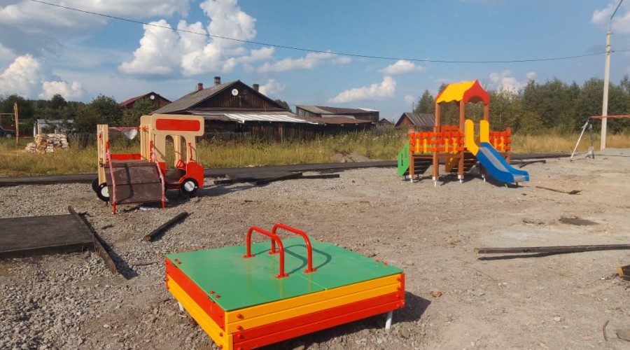 В поселке Восток начали строить детскую площадку
