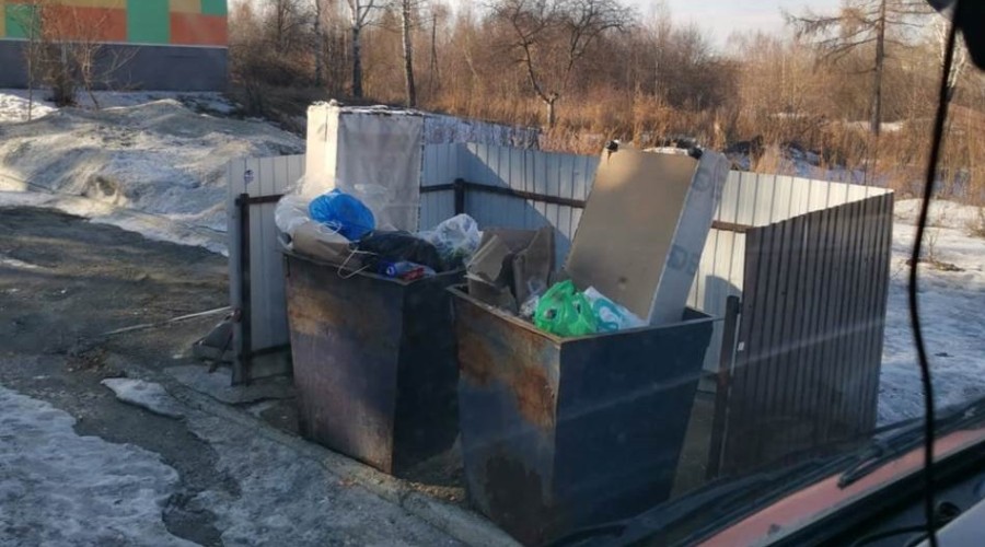 Можно ли положить диван в контейнер: отвечает регоператор