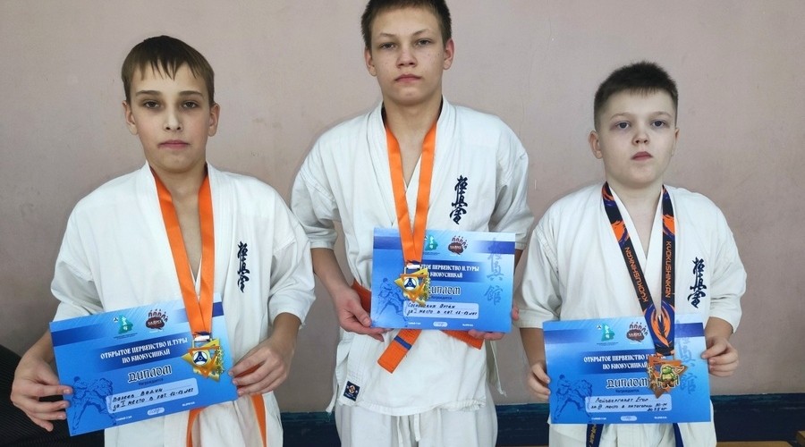 Кушвинские каратисты взяли золото и бронзу на первенстве в Нижней Туре.