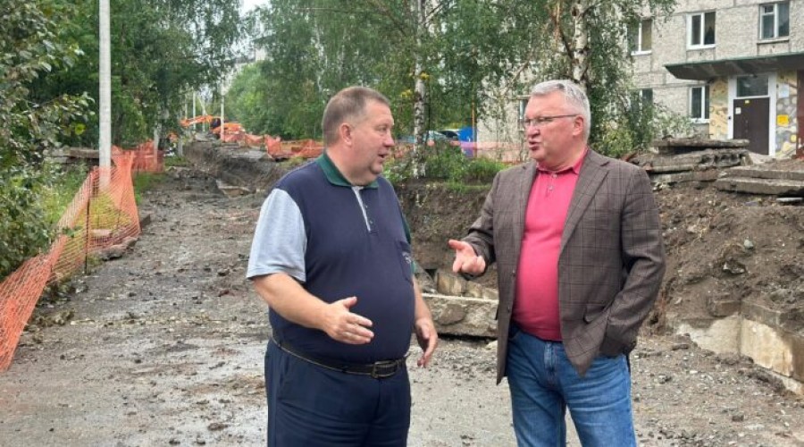 Сергей Никонов проконтролировал ремонт дорог и благоустройство парка в Кушве