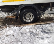 Осужденный помог выбраться грузовику из снежной ловушки