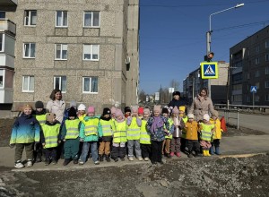Юные пешеходы познают дорожную грамоту на практике!