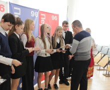 В День космонавтики 9 юных кушвинцев получили свои первые паспорта.