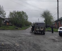 Сотрудники отделения Госавтоинспекции устанавливают обстоятельства ДТП