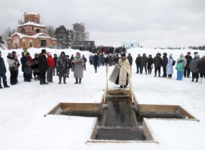 В Верхней Баранче прошли крещенские купания