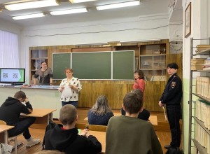 Полиция пришла к студентам, чтобы поздравить их с праздником